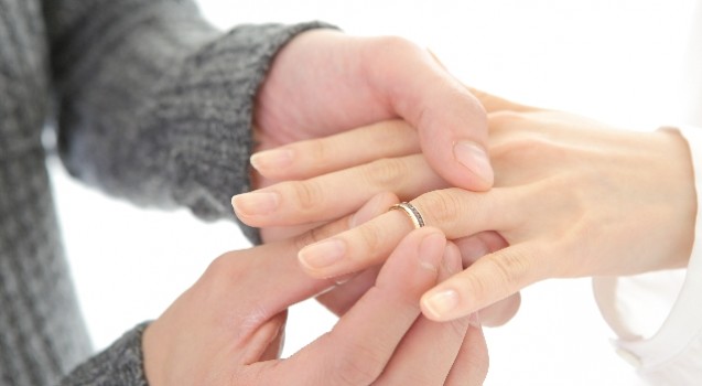 婚約指輪を購入する前に必読！彼女の指輪のサイズを聞く方法
