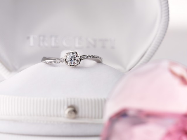 可愛い婚約指輪ってあるの？テイストやデザイン、おすすめリングを紹介！