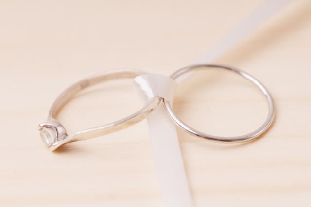 細すぎる結婚指輪を選ぶと後悔する？！　細い結婚指輪のメリット・デメリットについて解説