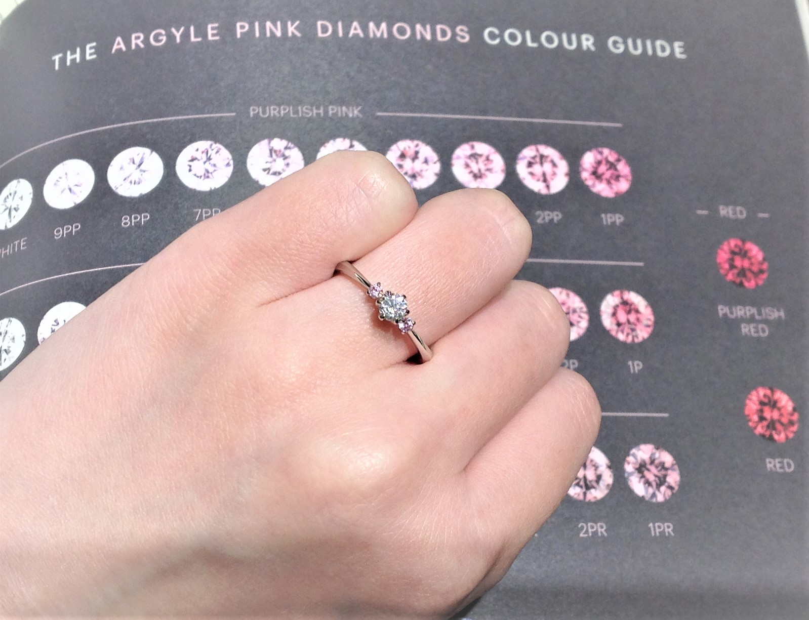 ピンクダイヤモンド入りの婚約指輪♡のイメージ
